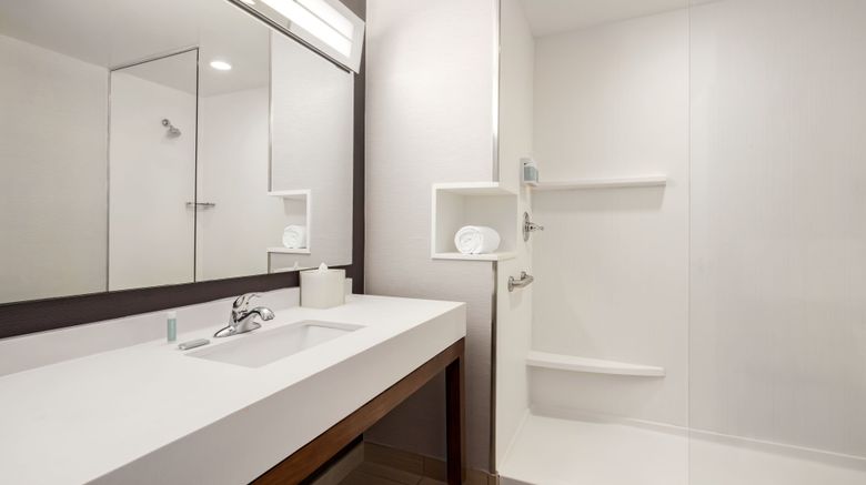 <b>Courtyard Columbus/PhenixCity Riverfront Room</b>. Images powered by <a href="https://www.leonardoworldwide.com/" title="Leonardo Worldwide" target="_blank">Leonardo</a>.