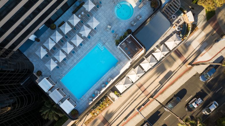 <b>Marriott Long Beach Downtown Pool</b>. Images powered by <a href="https://www.leonardoworldwide.com/" title="Leonardo Worldwide" target="_blank">Leonardo</a>.