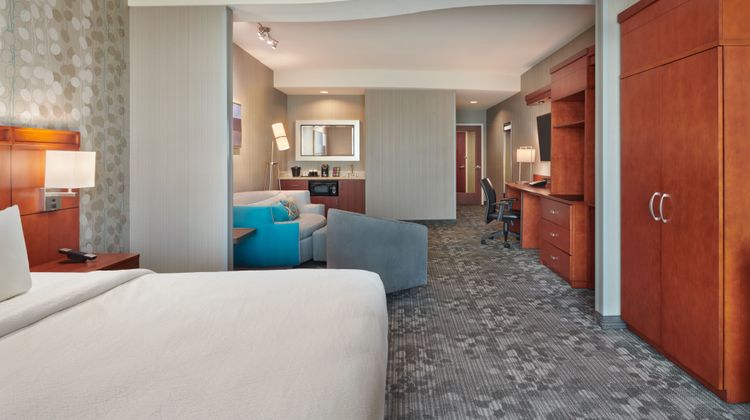Courtyard Ottawa East Suite