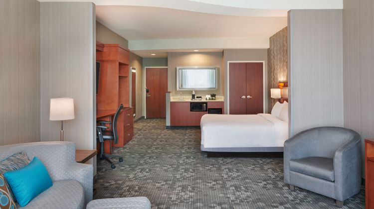 Courtyard Ottawa East Suite