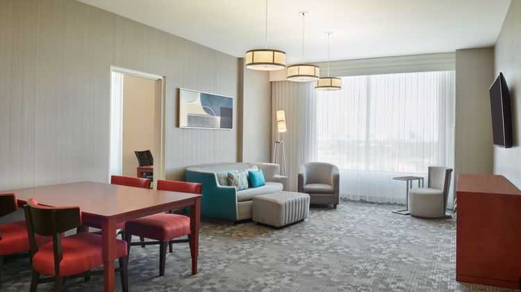 Courtyard Ottawa East Suite