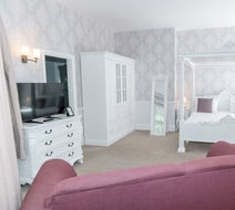 Manor of Groves Hotel Room