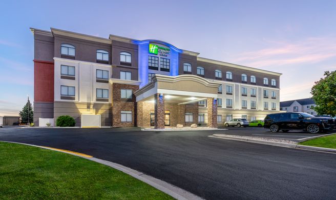 Holiday Inn Express Exterior