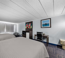 Admiralty Inn & Suites - Red Collection Room