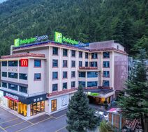 Holiday Inn Express Jiuzhaigou Exterior