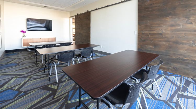 Holiday Inn Express & Suites Dallas NE Meeting