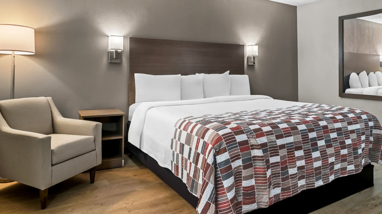 <b>Red Roof Inn Flint Room</b>. Images powered by <a href="https://www.leonardoworldwide.com/" title="Leonardo Worldwide" target="_blank">Leonardo</a>.