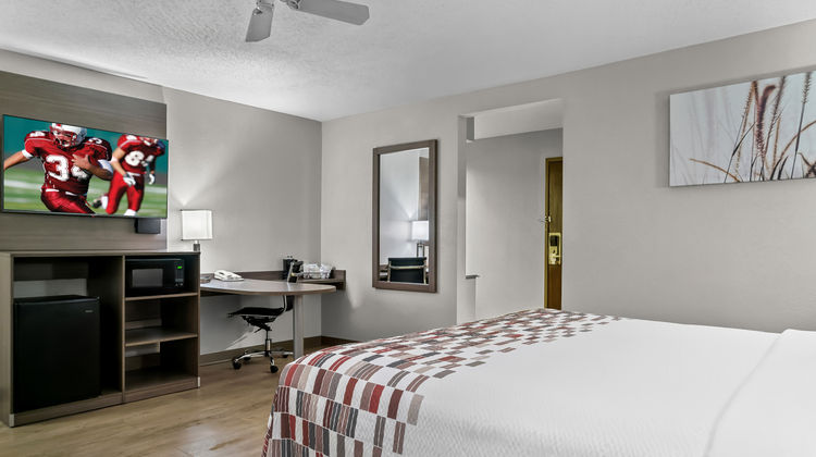 Red Roof Inn Flint Suite