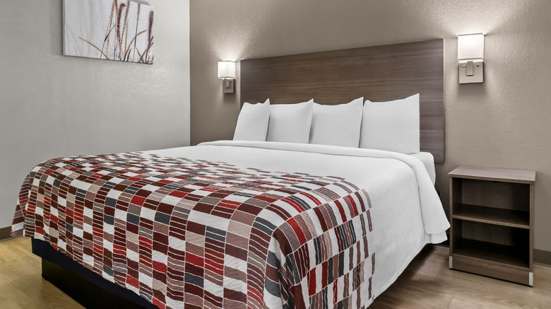 <b>Red Roof Inn Flint Suite</b>. Images powered by <a href="https://www.leonardoworldwide.com/" title="Leonardo Worldwide" target="_blank">Leonardo</a>.