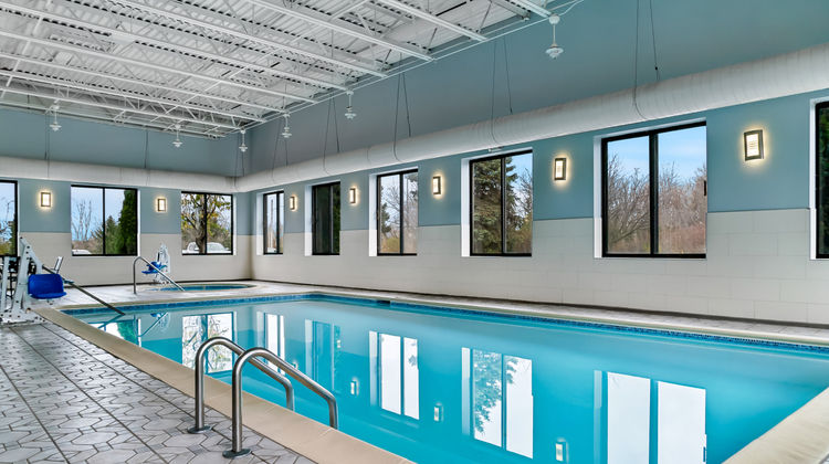 HomeTowne Studios Flint Pool