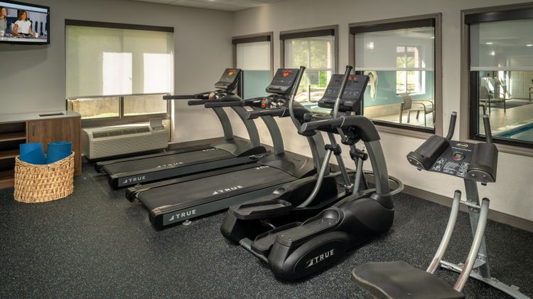 Holiday Inn Express & Sts Cross Lanes Health Club