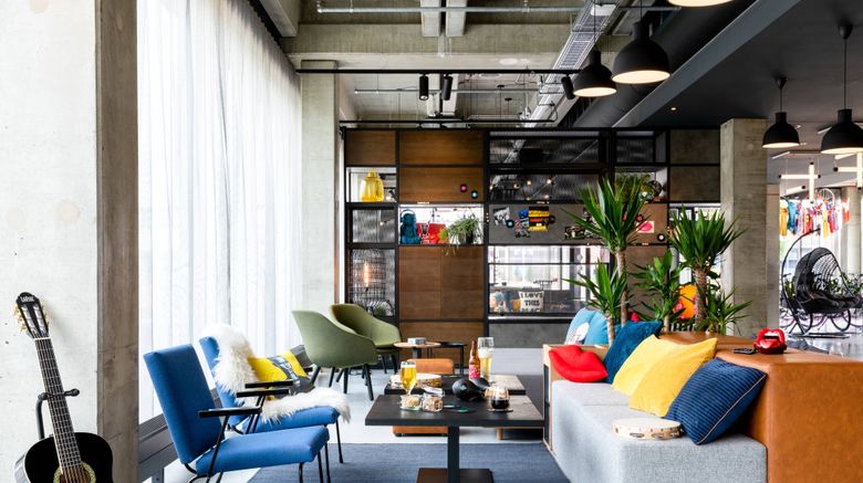 <b>Moxy Utrecht Lobby</b>. Images powered by <a href="https://www.leonardoworldwide.com/" title="Leonardo Worldwide" target="_blank">Leonardo</a>.