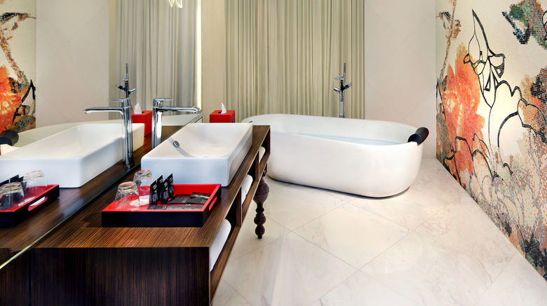 <b>Mira Moon Hotel Hong Kong, a Design Htl Room</b>. Images powered by <a href="https://www.leonardoworldwide.com/" title="Leonardo Worldwide" target="_blank">Leonardo</a>.