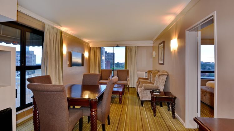 Holiday Inn Harare Suite