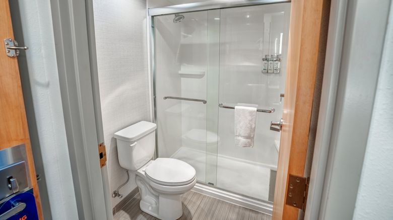 <b>Holiday Inn Express & Suites Hayward Room</b>. Images powered by <a href="https://www.leonardoworldwide.com/" title="Leonardo Worldwide" target="_blank">Leonardo</a>.