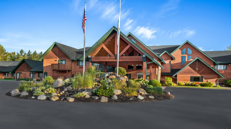 Holiday Inn Express & Suites Hayward Exterior