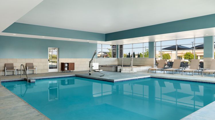 Holiday Inn Express & Stes Madison West Pool