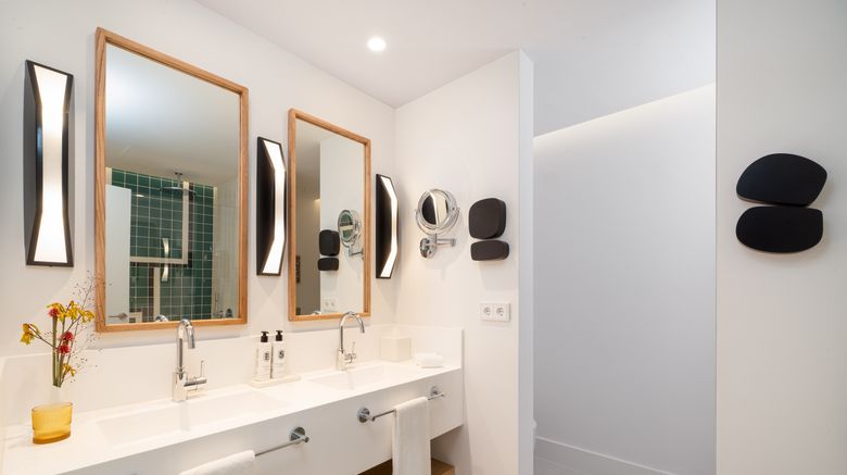 <b>Kimpton Los Monteros Marbella Room</b>. Images powered by <a href="https://www.leonardoworldwide.com/" title="Leonardo Worldwide" target="_blank">Leonardo</a>.