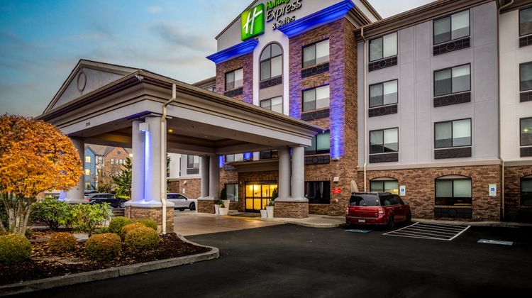 Holiday Inn Express Hotel & Suites Exterior