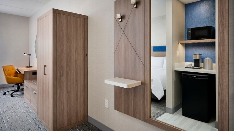 Holiday Inn Express Hamilton-Upper James Room