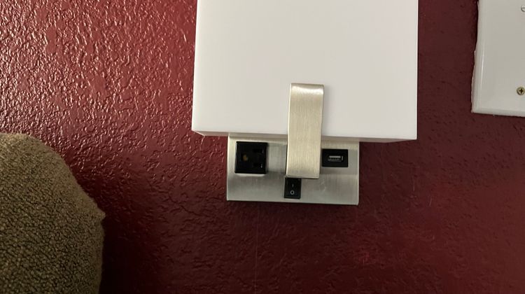 Red Roof Inn Rockingham Room