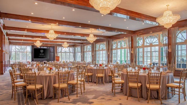 <b>The Drake Oak Brook Autograph Collection Lobby</b>. Images powered by <a href="https://www.leonardoworldwide.com/" title="Leonardo Worldwide" target="_blank">Leonardo</a>.