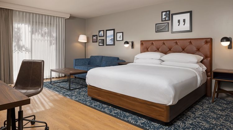 Four Points by Sheraton Bakersfield Room