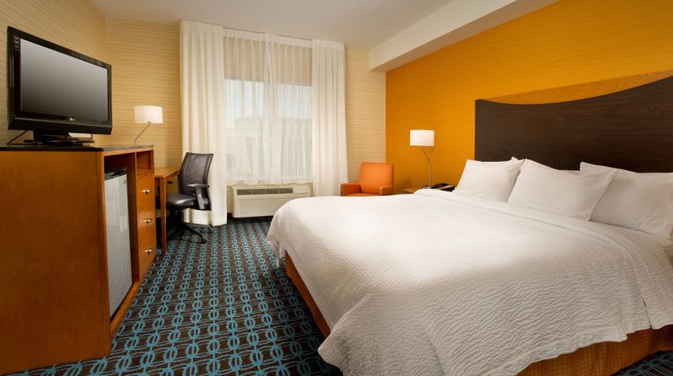 Fairfield Inn & Suites by Marriott Room