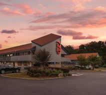 HomeTowne Studios Greenville Exterior