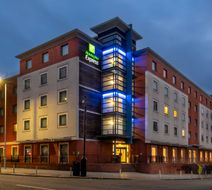 Holiday Inn Express Stevenage Exterior