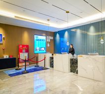 Holiday Inn Exp Pingjiang Exterior