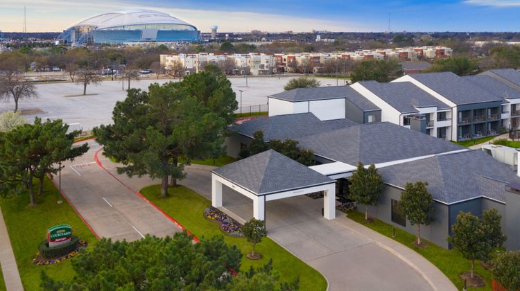 Courtyard Dallas Arlington/Entertainment Exterior