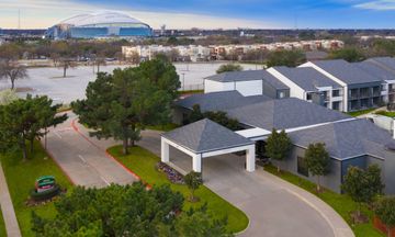 Courtyard Dallas Arlington/Entertainment