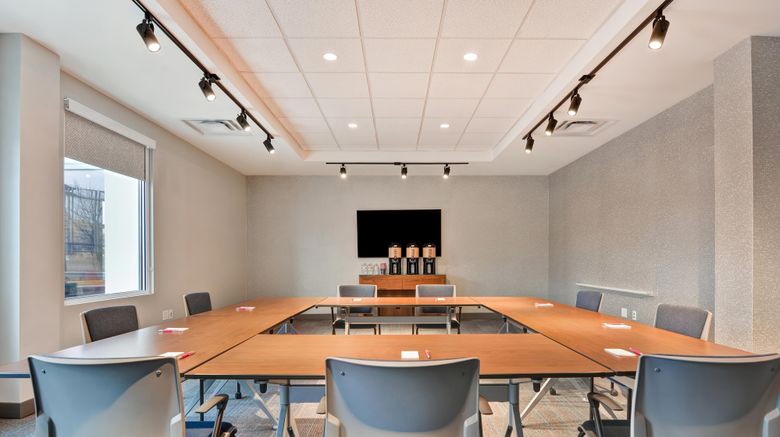 <b>Aloft Secaucus Meadowlands Meeting</b>. Images powered by <a href="https://www.leonardoworldwide.com/" title="Leonardo Worldwide" target="_blank">Leonardo</a>.