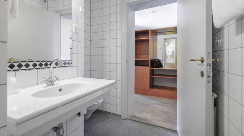 <b>Four Points Flex by Sheraton Roskilde Room</b>. Images powered by <a href="https://www.leonardoworldwide.com/" title="Leonardo Worldwide" target="_blank">Leonardo</a>.