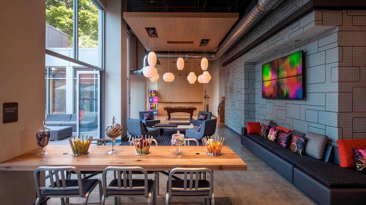 Aloft Long Island City-Manhattan View Lobby