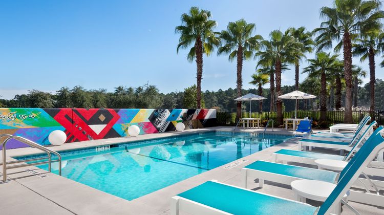aloft Jacksonville Airport Pool