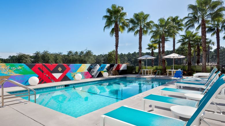 <b>aloft Jacksonville Airport Pool</b>. Images powered by <a href="https://www.leonardoworldwide.com/" title="Leonardo Worldwide" target="_blank">Leonardo</a>.