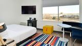 aloft North Kansas City Room