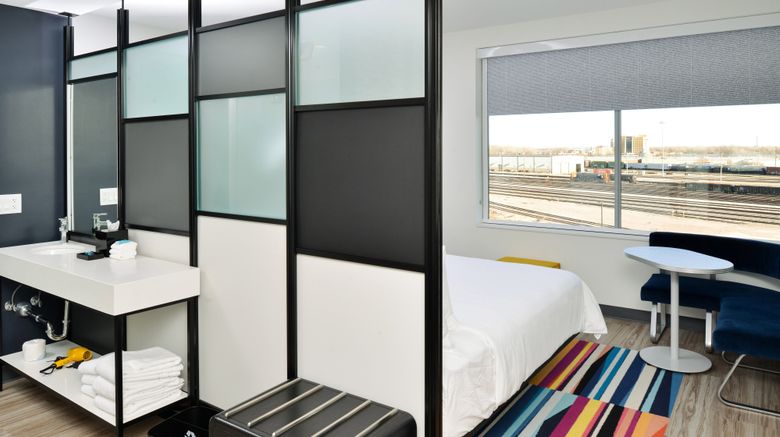<b>aloft North Kansas City Room</b>. Images powered by <a href="https://www.leonardoworldwide.com/" title="Leonardo Worldwide" target="_blank">Leonardo</a>.