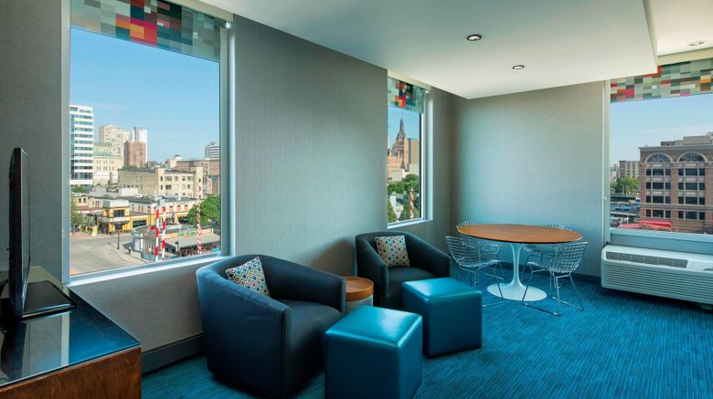 <b>aloft Milwaukee Downtown Suite</b>. Images powered by <a href="https://www.leonardoworldwide.com/" title="Leonardo Worldwide" target="_blank">Leonardo</a>.