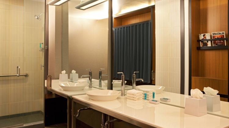 aloft Ontario-Rancho Cucamonga Room