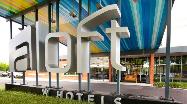 aloft Philadelphia Airport Exterior