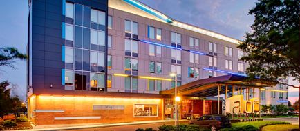 aloft Philadelphia Airport Exterior