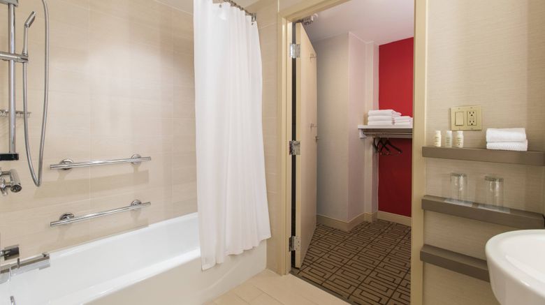 <b>Renaissance Austin Hotel Room</b>. Images powered by <a href="https://www.leonardoworldwide.com/" title="Leonardo Worldwide" target="_blank">Leonardo</a>.