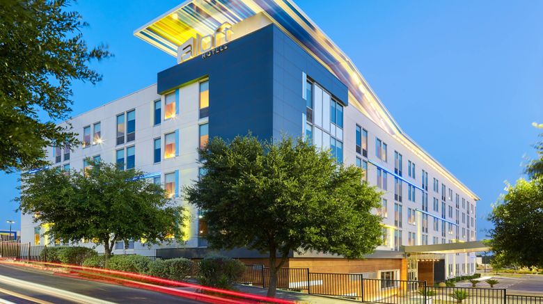 aloft San Antonio Airport Exterior. Images powered by <a href="https://www.leonardoworldwide.com" target="_blank" rel="noopener">Leonardo</a>.