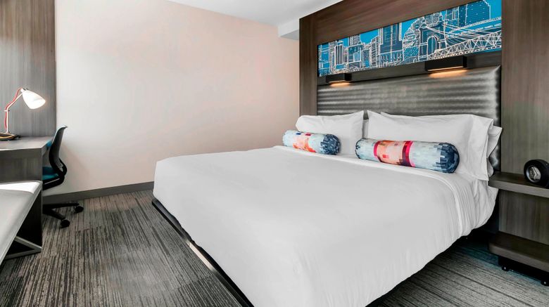 <b>Aloft Newport on the Levee Room</b>. Images powered by <a href="https://www.leonardoworldwide.com/" title="Leonardo Worldwide" target="_blank">Leonardo</a>.