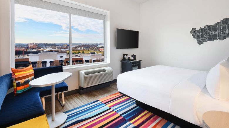 <b>aloft Cincinnati West Chester Room</b>. Images powered by <a href="https://www.leonardoworldwide.com/" title="Leonardo Worldwide" target="_blank">Leonardo</a>.