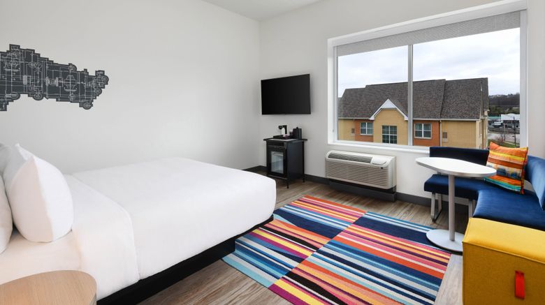 <b>aloft Cincinnati West Chester Room</b>. Images powered by <a href="https://www.leonardoworldwide.com/" title="Leonardo Worldwide" target="_blank">Leonardo</a>.