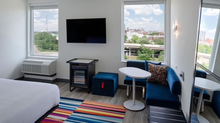 Aloft Columbus University District Room